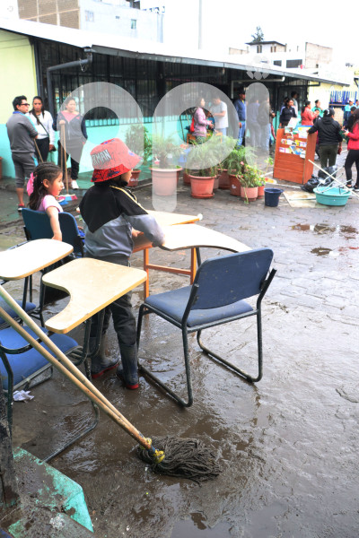 LIMPIEZA-INUNDACIONES-SUR-QUITO