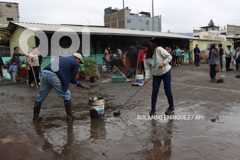 LIMPIEZA-INUNDACIONES-SUR-QUITO