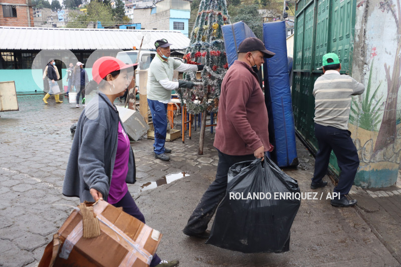 LIMPIEZA-INUNDACIONES-SUR-QUITO