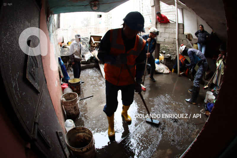 LIMPIEZA-INUNDACIONES-SUR-QUITO