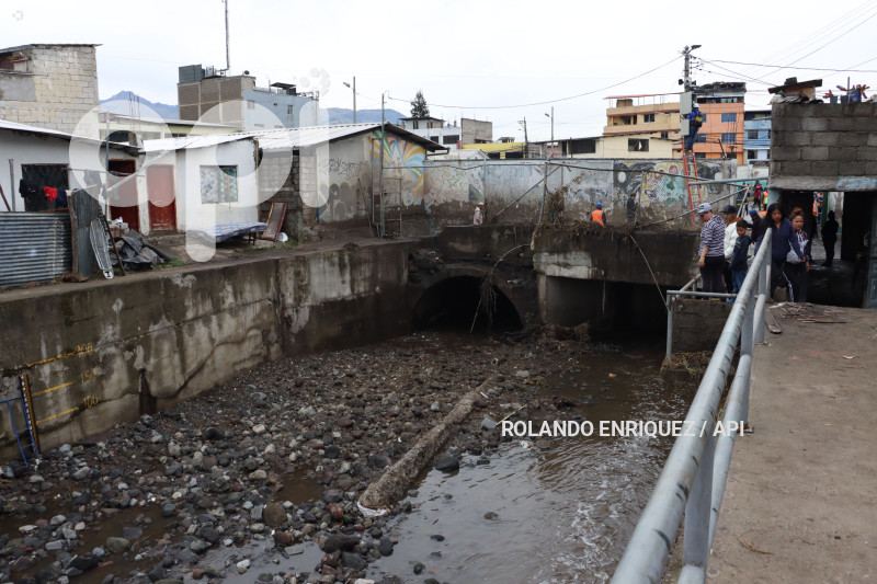 LIMPIEZA-INUNDACIONES-SUR-QUITO