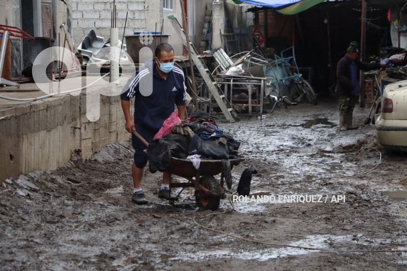 LIMPIEZA-INUNDACIONES-SUR-QUITO
