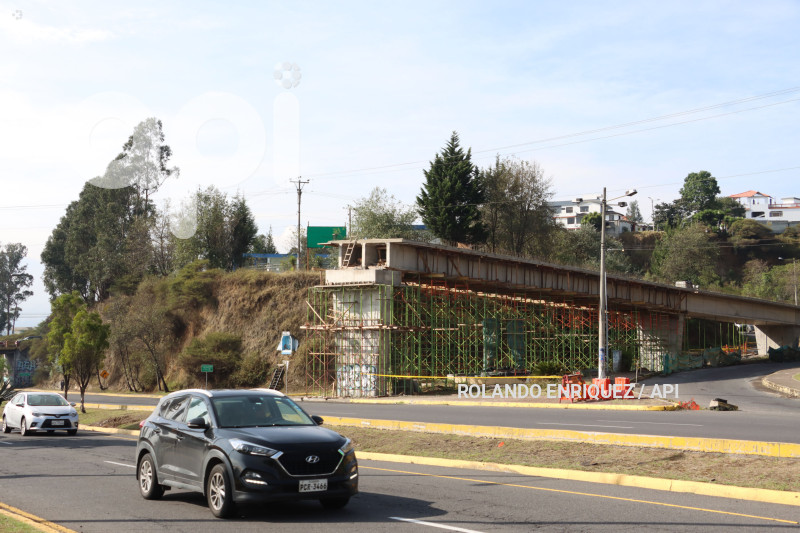 INTERCAMBIADOR-PUENTE-8-AUTOPISTA-RUMINAHUI