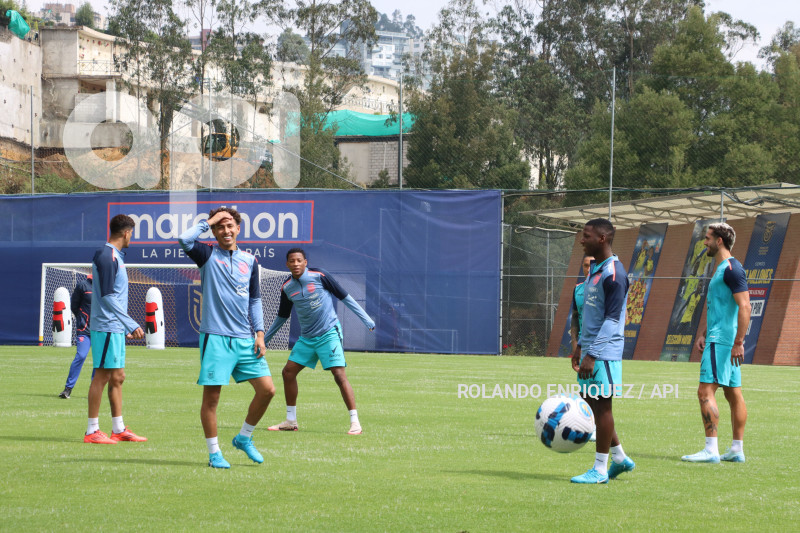 ENTRENAMIENTO-SELECCION-ECUATORIANA