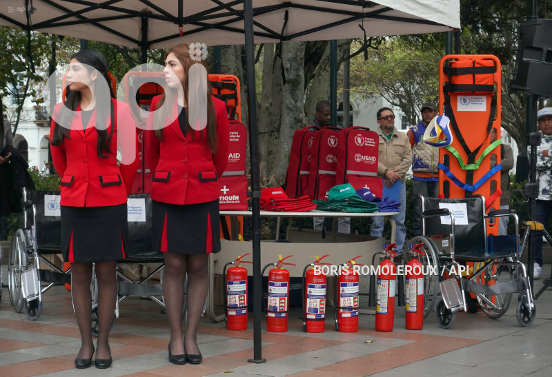 CUENCA-ENTREGA SIMBOLICA-KITS EMERGENCIA