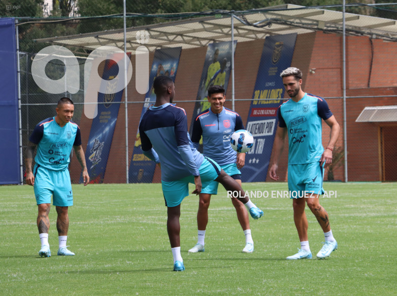 ENTRENAMIENTO-SELECCION-ECUATORIANA
