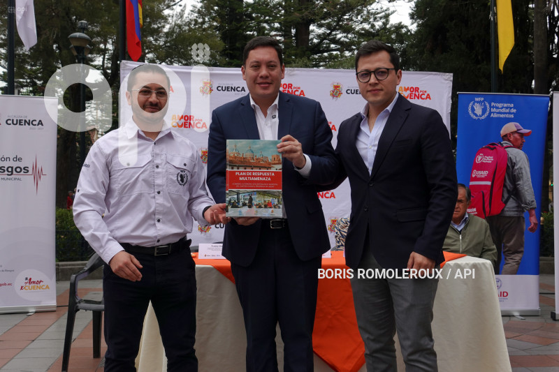 CUENCA-ENTREGA SIMBOLICA-KITS EMERGENCIA
