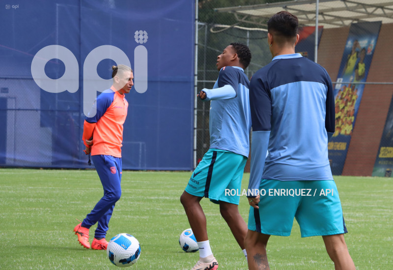 ENTRENAMIENTO-SELECCION-ECUATORIANA