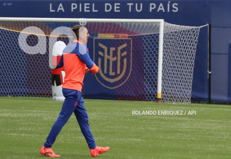 ENTRENAMIENTO-SELECCION-ECUATORIANA