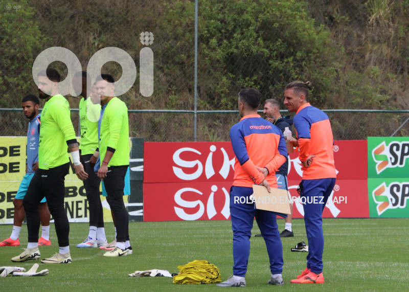 ENTRENAMIENTO-SELECCION-ECUATORIANA