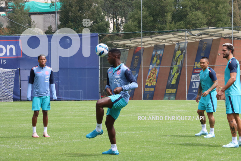 ENTRENAMIENTO-SELECCION-ECUATORIANA