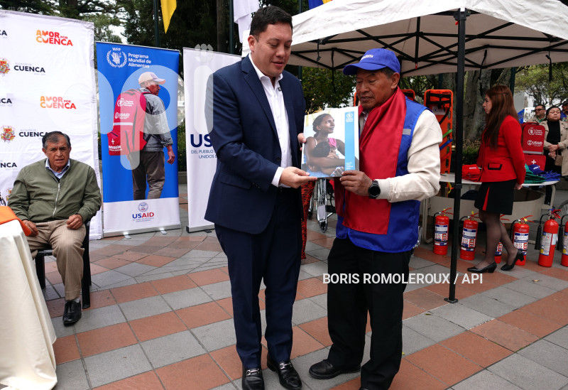 CUENCA-ENTREGA SIMBOLICA-KITS EMERGENCIA