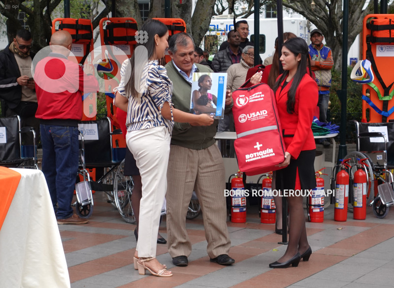 CUENCA-ENTREGA SIMBOLICA-KITS EMERGENCIA
