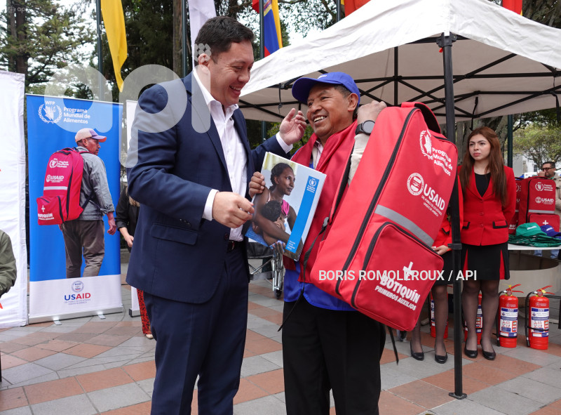 CUENCA-ENTREGA SIMBOLICA-KITS EMERGENCIA