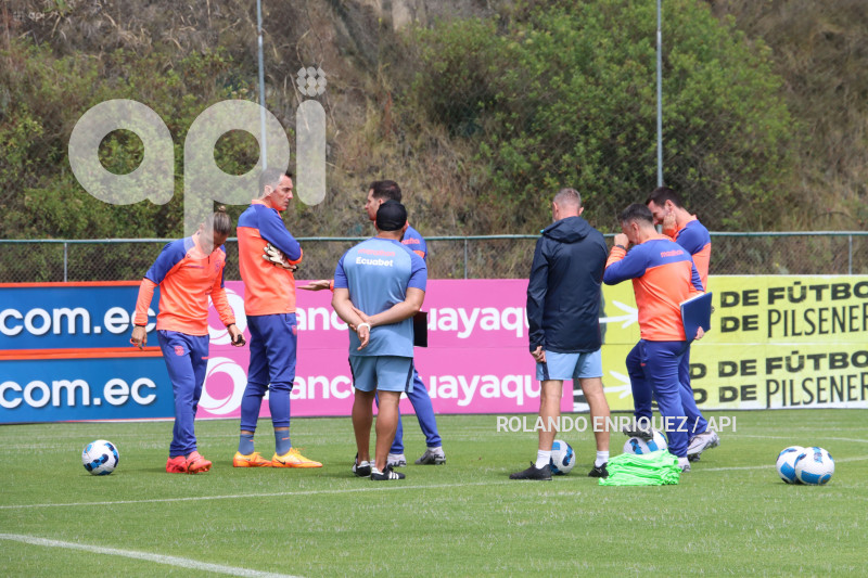 ENTRENAMIENTO-SELECCION-ECUATORIANA