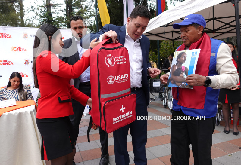 CUENCA-ENTREGA SIMBOLICA-KITS EMERGENCIA