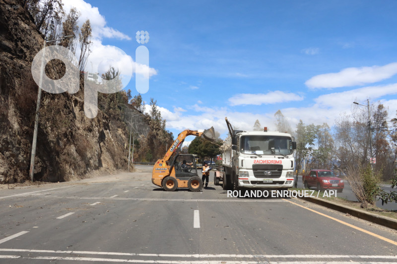 LIMPIEZA-AVENIDA-SIMON-BOLIVAR