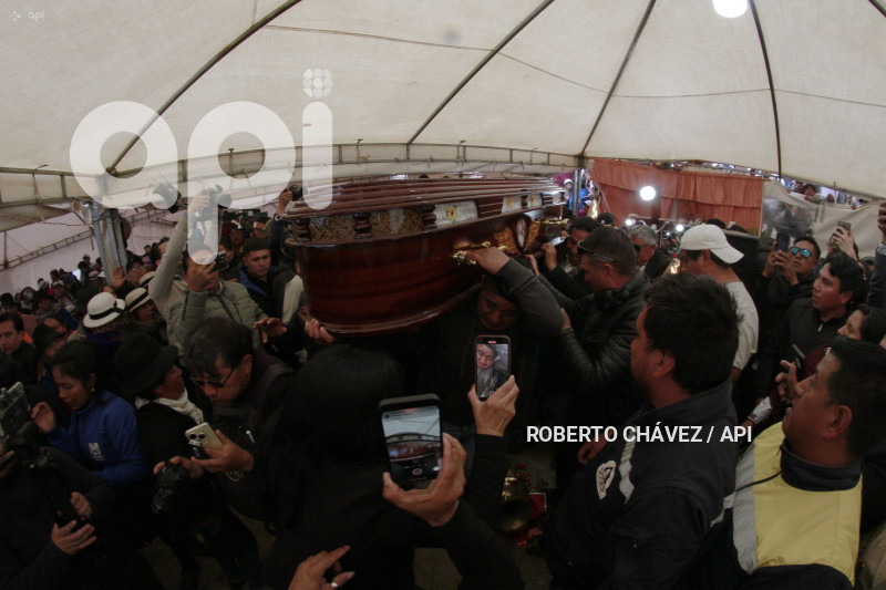 ENTIERRO-ULTIMO-HIELERO-CHIMBORAZO