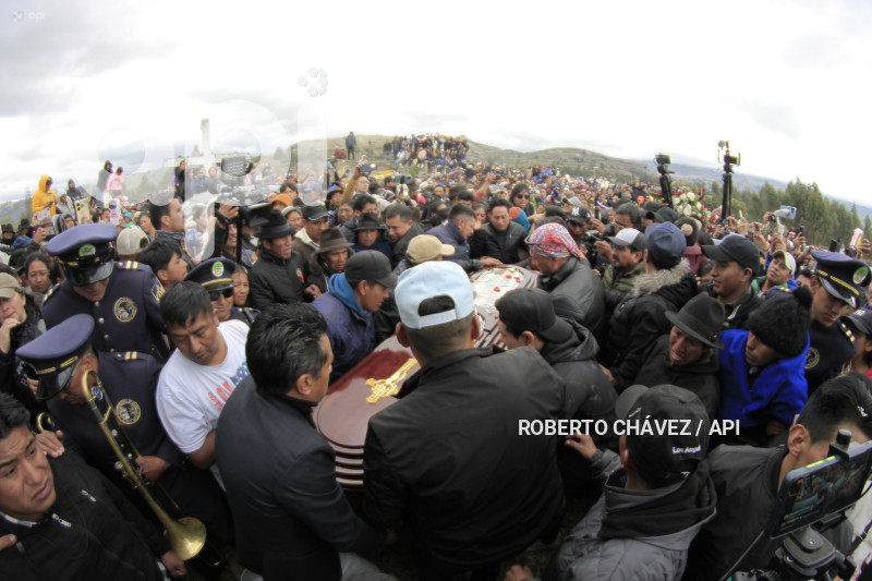 ENTIERRO-ULTIMO-HIELERO-CHIMBORAZO