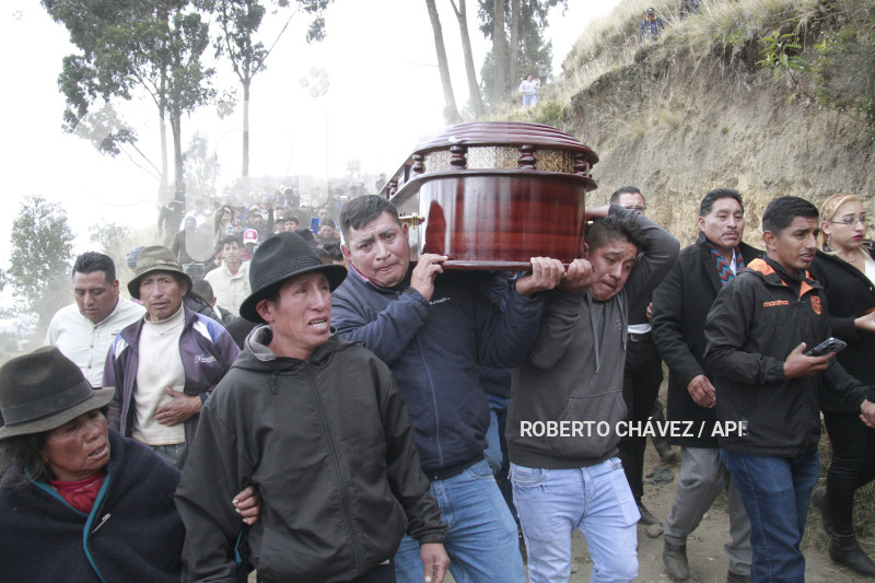 ENTIERRO-ULTIMO-HIELERO-CHIMBORAZO