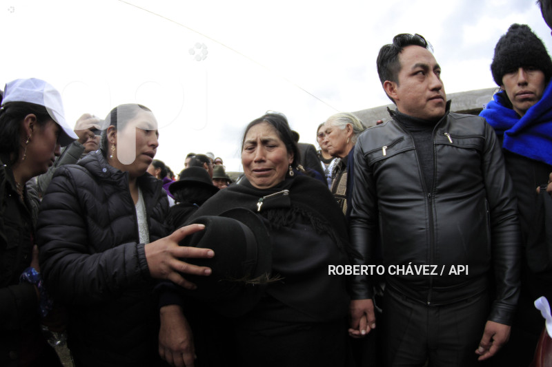 ENTIERRO-ULTIMO-HIELERO-CHIMBORAZO