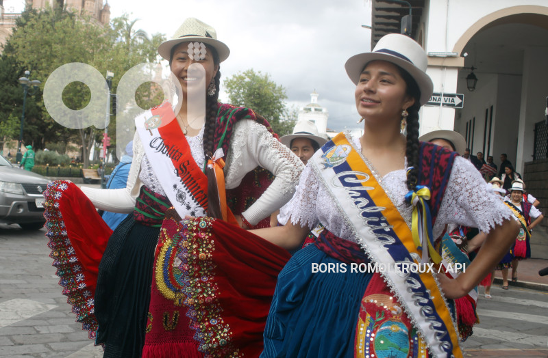 CUENCA-PRESENTACION CANDIDATAS-CHOLA CUENCANA
