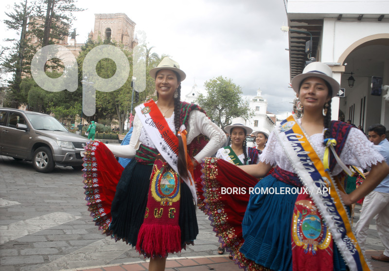 CUENCA-PRESENTACION CANDIDATAS-CHOLA CUENCANA