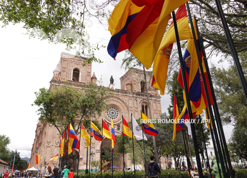 CUENCA-EMBANDERAMIENTO POR FIESTAS-INDEPENDENCIA