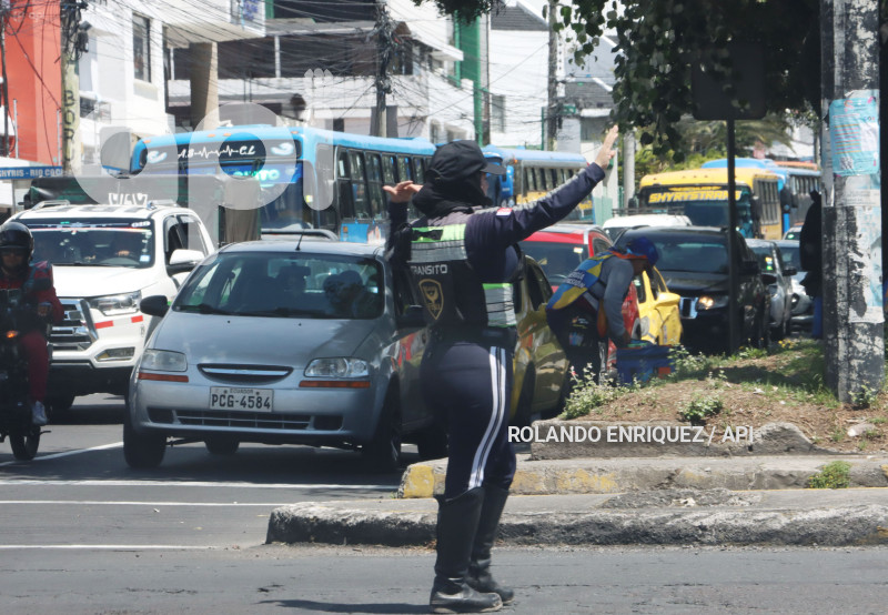 AGENTES-TRANSITO
