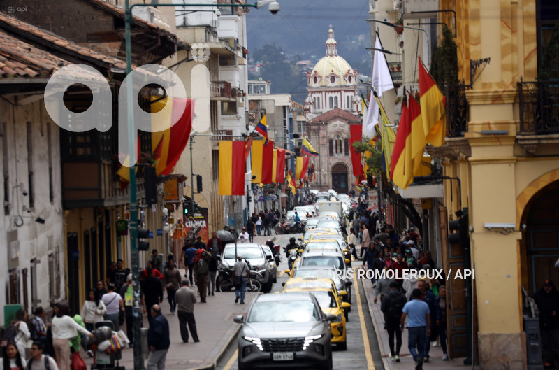 CUENCA-EMBANDERAMIENTO POR FIESTAS-INDEPENDENCIA