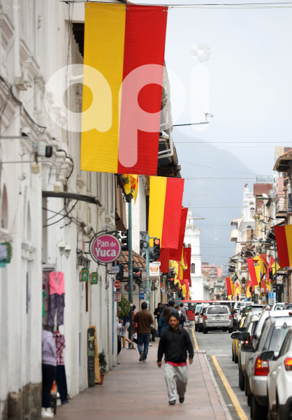 CUENCA-EMBANDERAMIENTO POR FIESTAS-INDEPENDENCIA