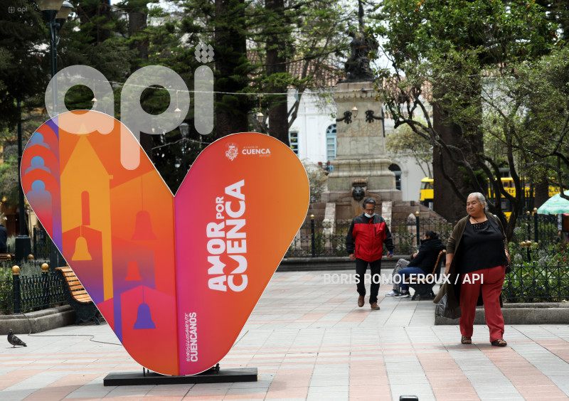 CUENCA-EMBANDERAMIENTO POR FIESTAS-INDEPENDENCIA