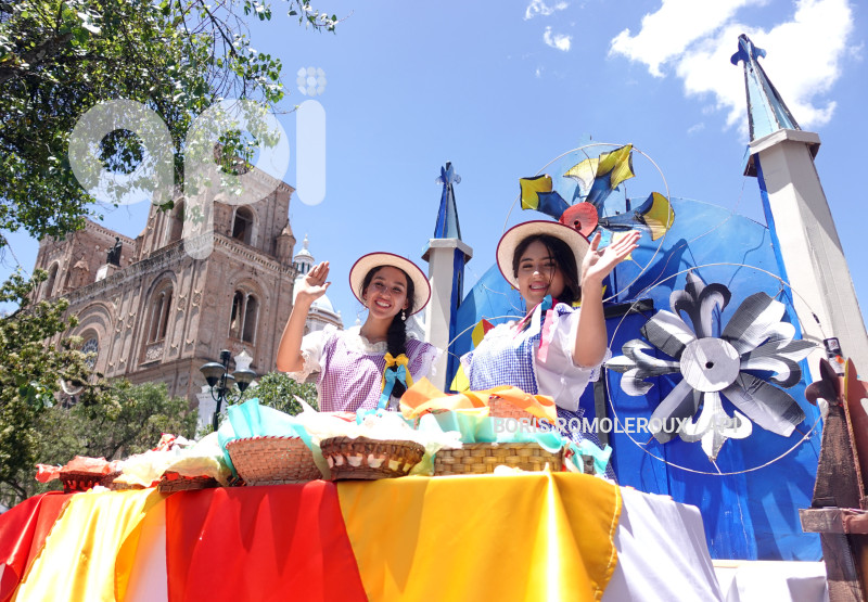 CUENCA-DESFILE ESTUDIANTIL-FIESTAS
