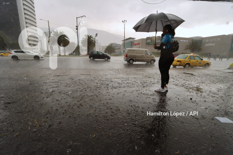 UIO-LLUVIAS-QUITO