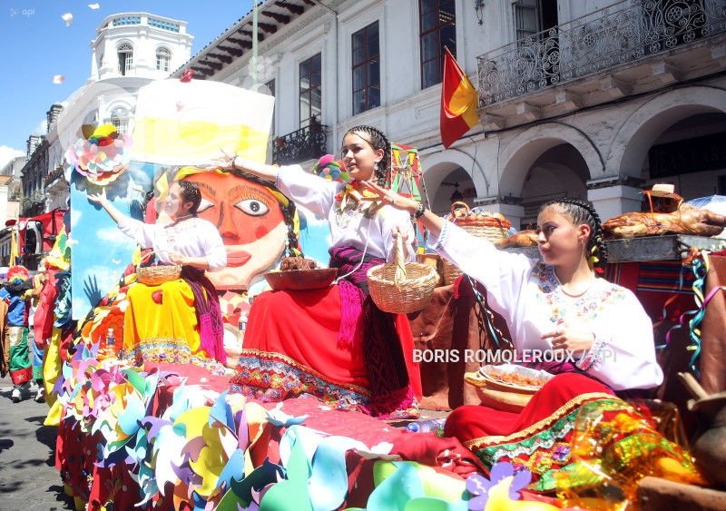 CUENCA-DESFILE ESTUDIANTIL-FIESTAS