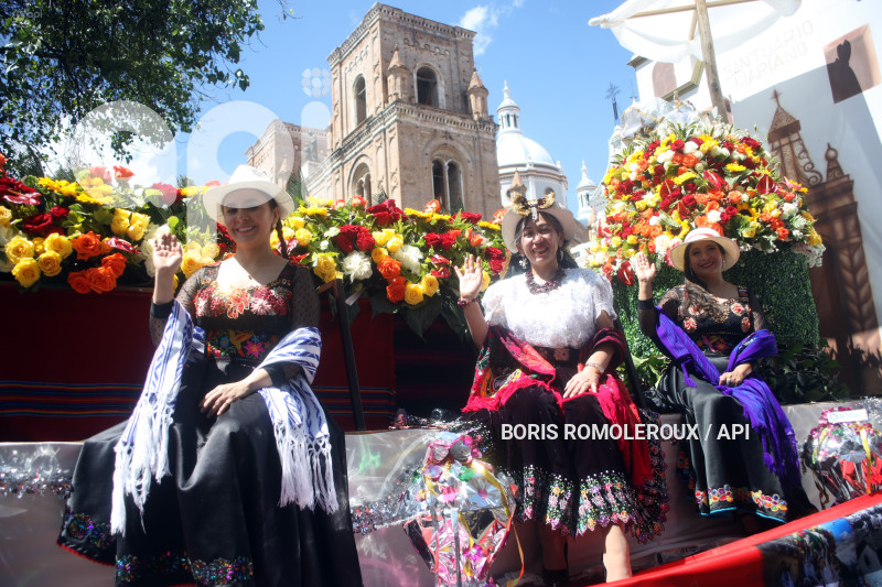 CUENCA-DESFILE ESTUDIANTIL-FIESTAS