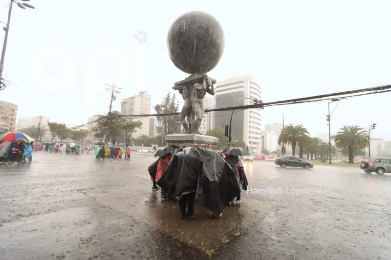 UIO-LLUVIAS-QUITO