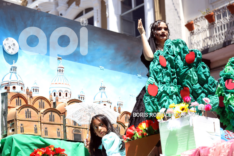 CUENCA-DESFILE ESTUDIANTIL-FIESTAS