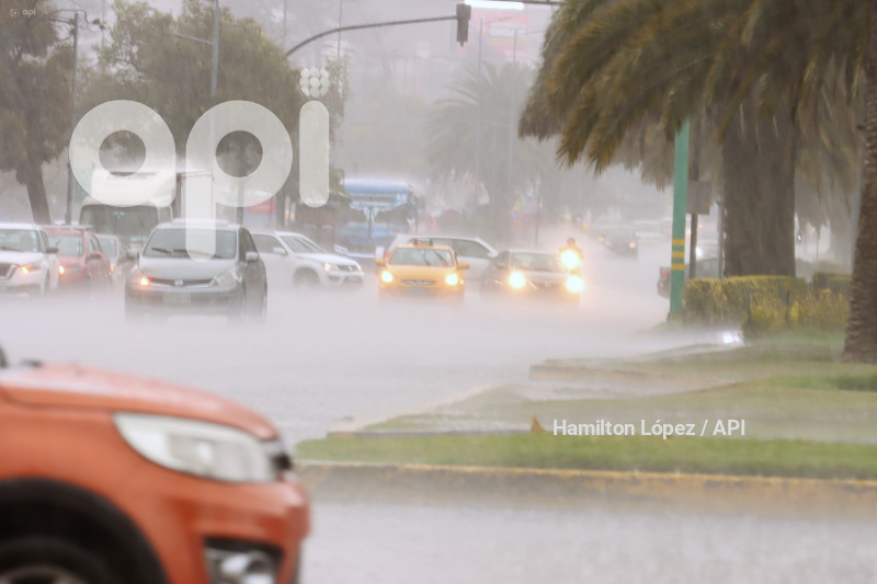 UIO-LLUVIAS-QUITO