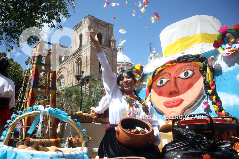 CUENCA-DESFILE ESTUDIANTIL-FIESTAS