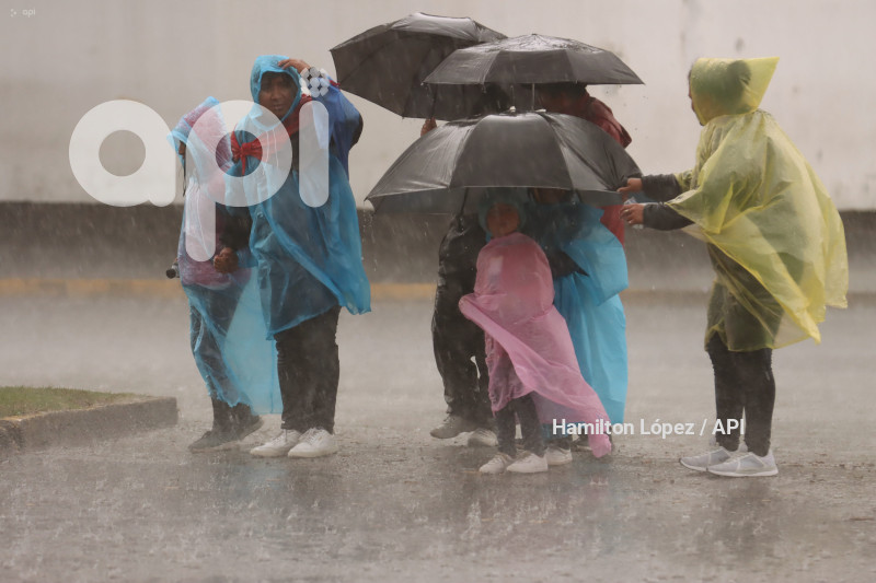 UIO-LLUVIAS-QUITO