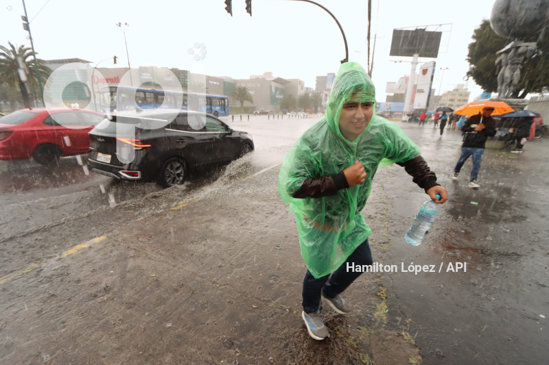 UIO-LLUVIAS-QUITO
