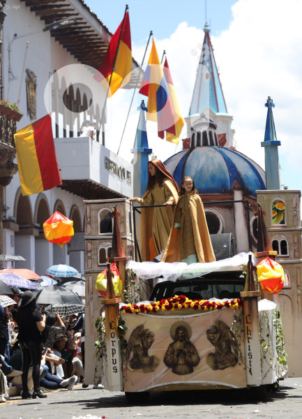 CUENCA-DESFILE ESTUDIANTIL-FIESTAS
