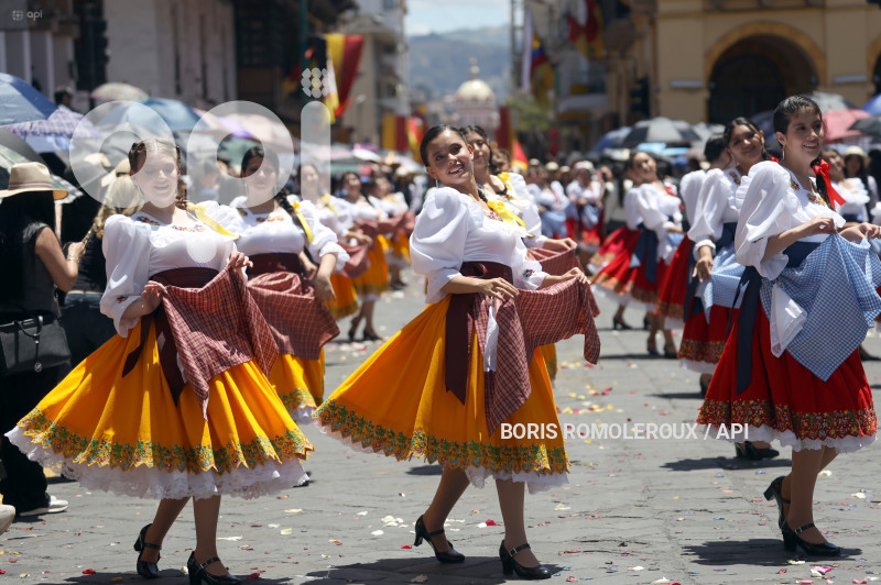 CUENCA-DESFILE ESTUDIANTIL-FIESTAS