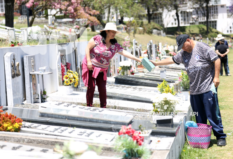 CUENCA CEMENTERIO-DIA DIFUNTOS