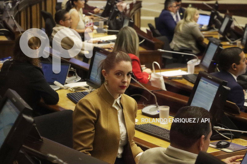 PLENO-ASAMBLEA-Y-MONICA-PALACIOS