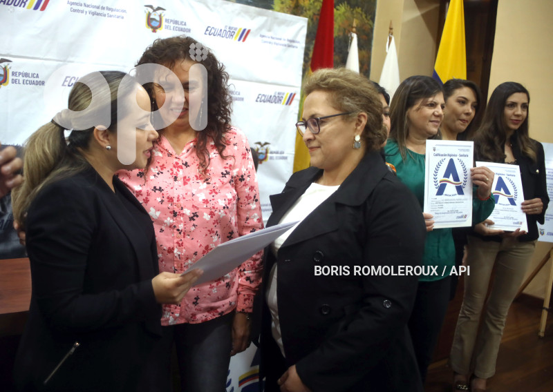 CUENCA-ENTREGA CERTIFICADOS-ARCSA