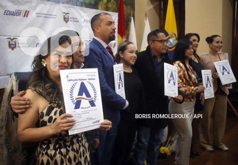 CUENCA-ENTREGA CERTIFICADOS-ARCSA