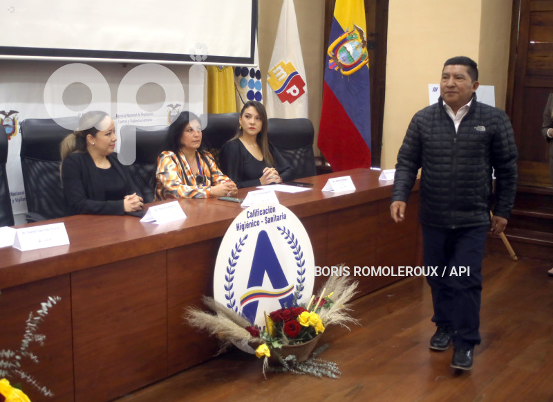 CUENCA-ENTREGA CERTIFICADOS-ARCSA