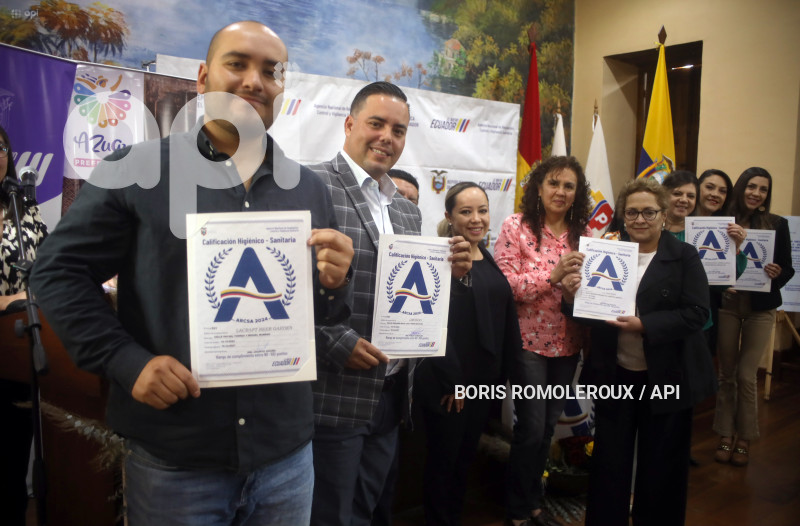 CUENCA-ENTREGA CERTIFICADOS-ARCSA